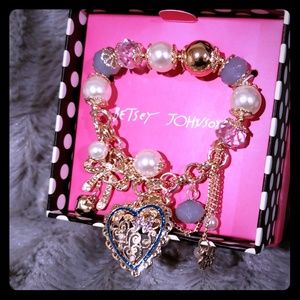 ❤NWOT Betsey Johnson Charm Bracelet